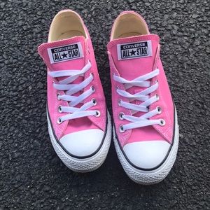 Pink converse shoes. All ⭐️’s